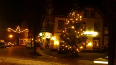 (Foto: LJ Schlangen) Weihnachtsbaum-Anleuchten LJ Schlangen